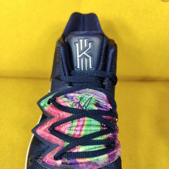Nike Kyrie 5 Galaxy Basketball Sneaker Navy White Big Kid Athletic Shoes Size 5Y - Picture 4 of 9